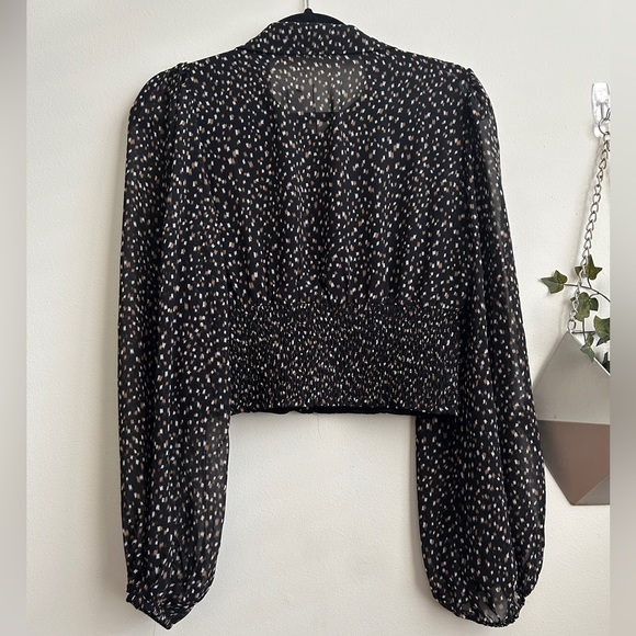 ASTR The Label Black Taupe Geo Print Ruched Blouse, NWT - Picture 2 of 7